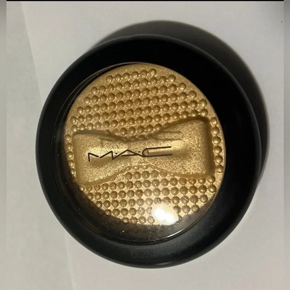 MAC COSMETICS BUBBLY, PLEASE EXTRA DIMENSION SKINFINISH - Picture 1 of 2